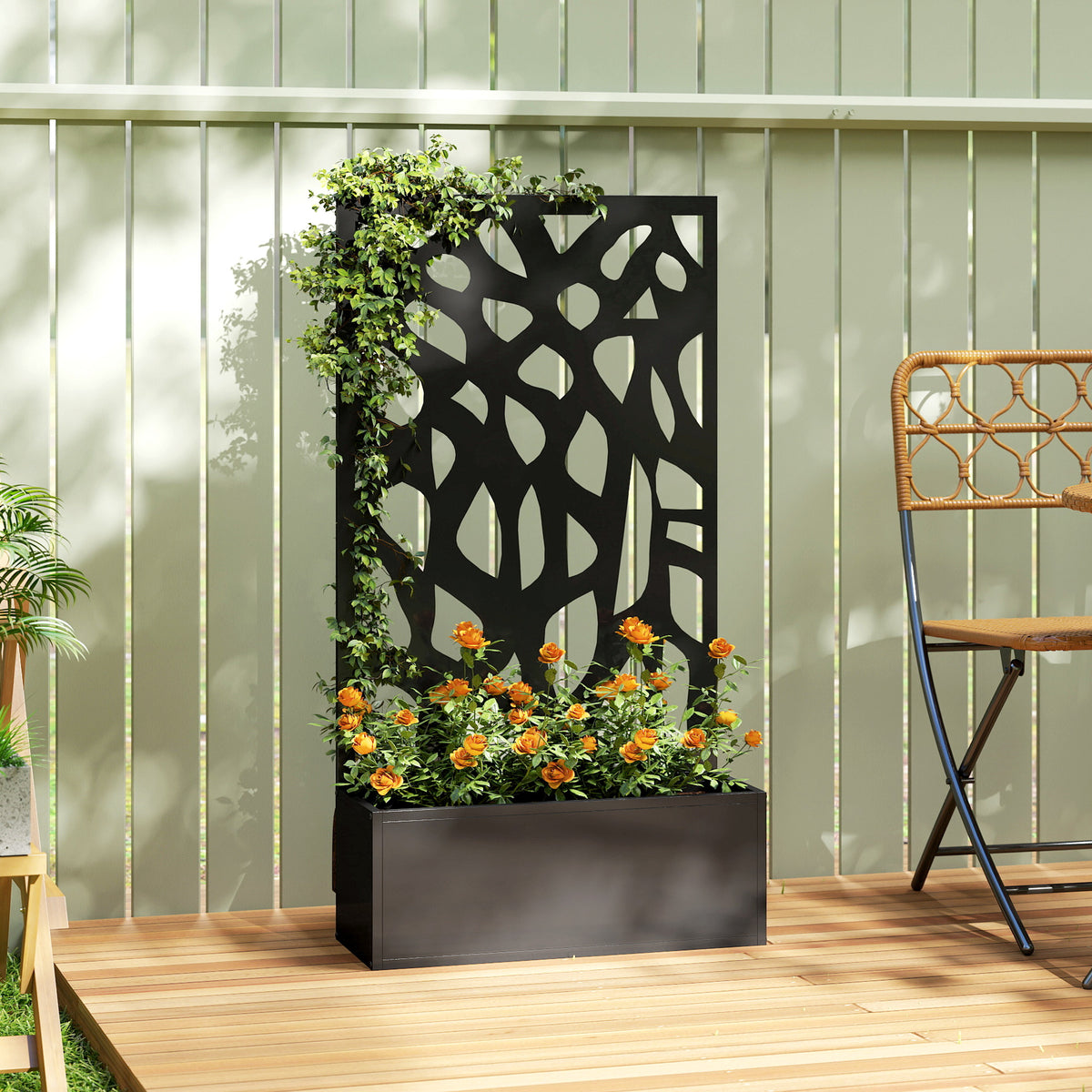 Metal Planter with Trellis