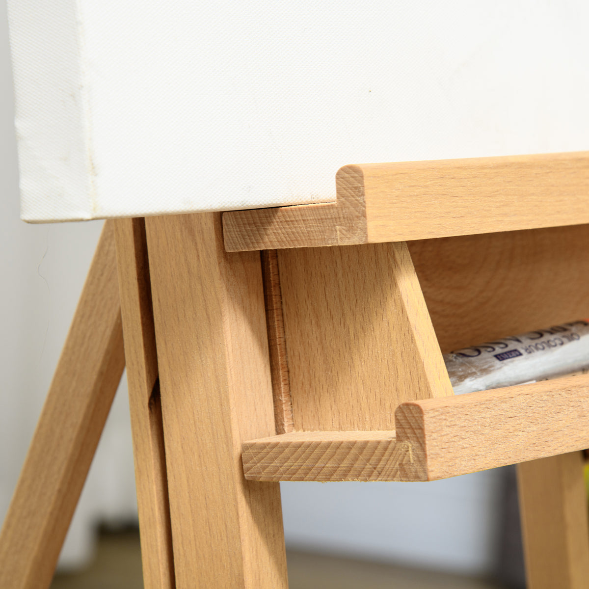 Beech wood studio easel on wheels