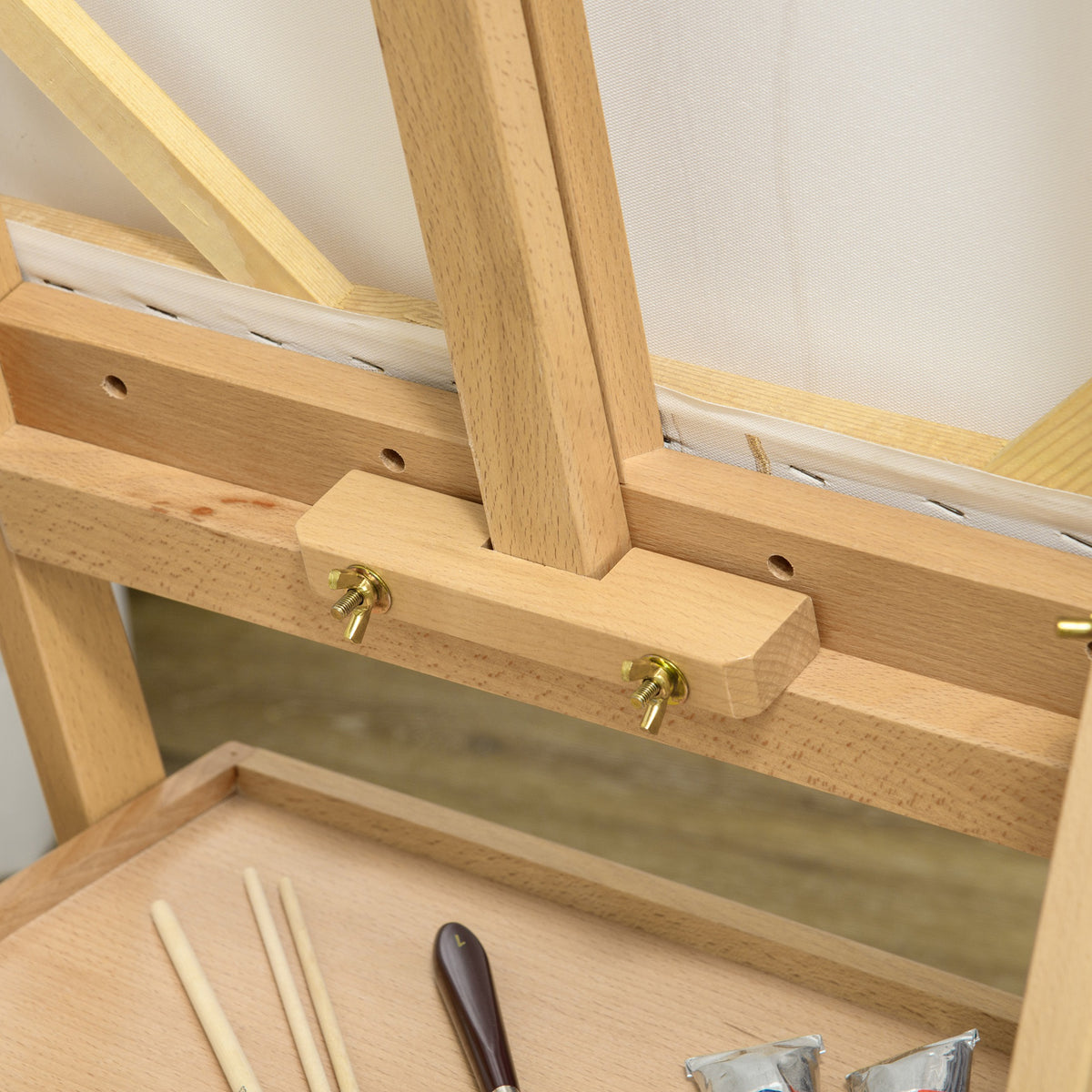 Beech wood artist easel with drawer