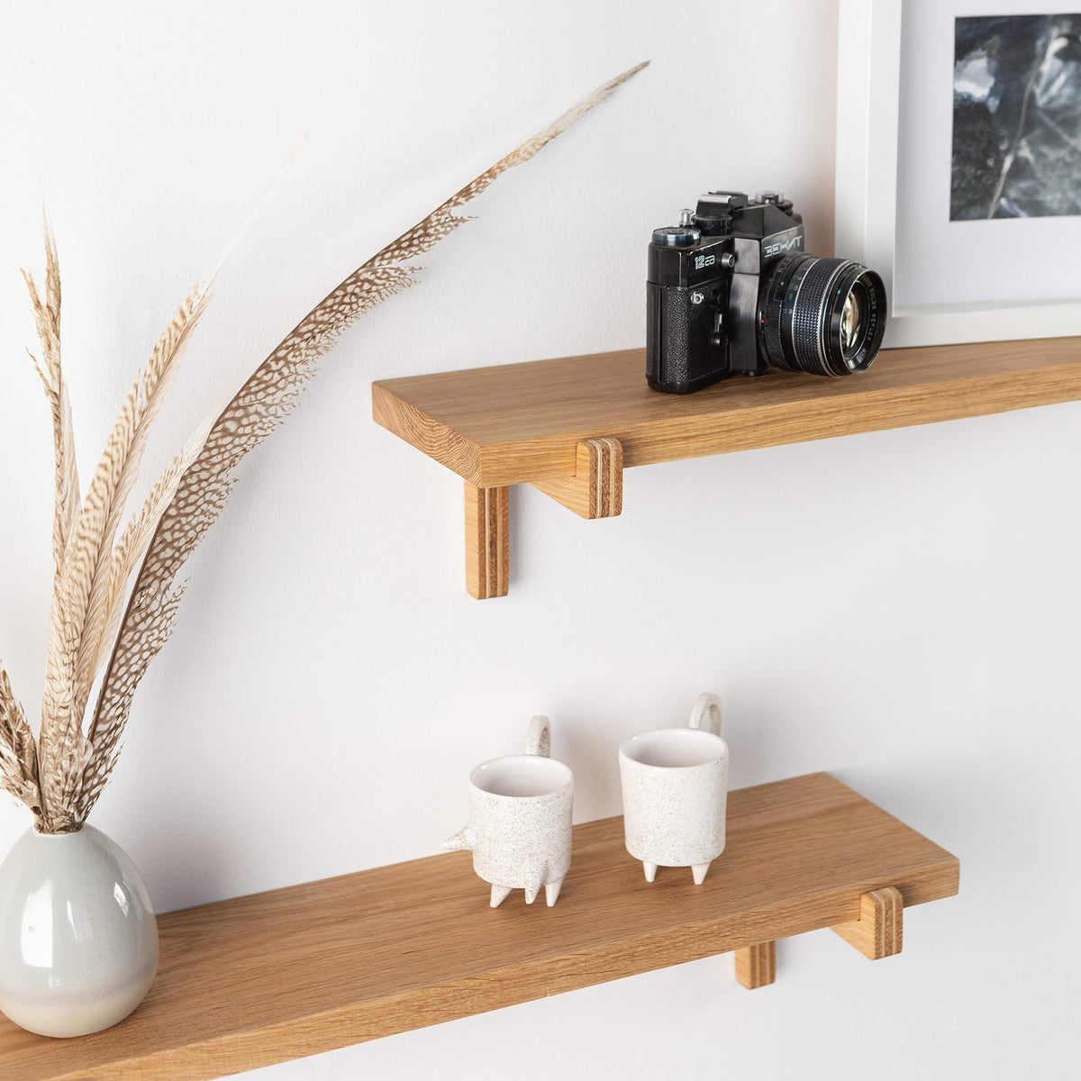 Oak floating wall shelves with wooden holders, photo 4