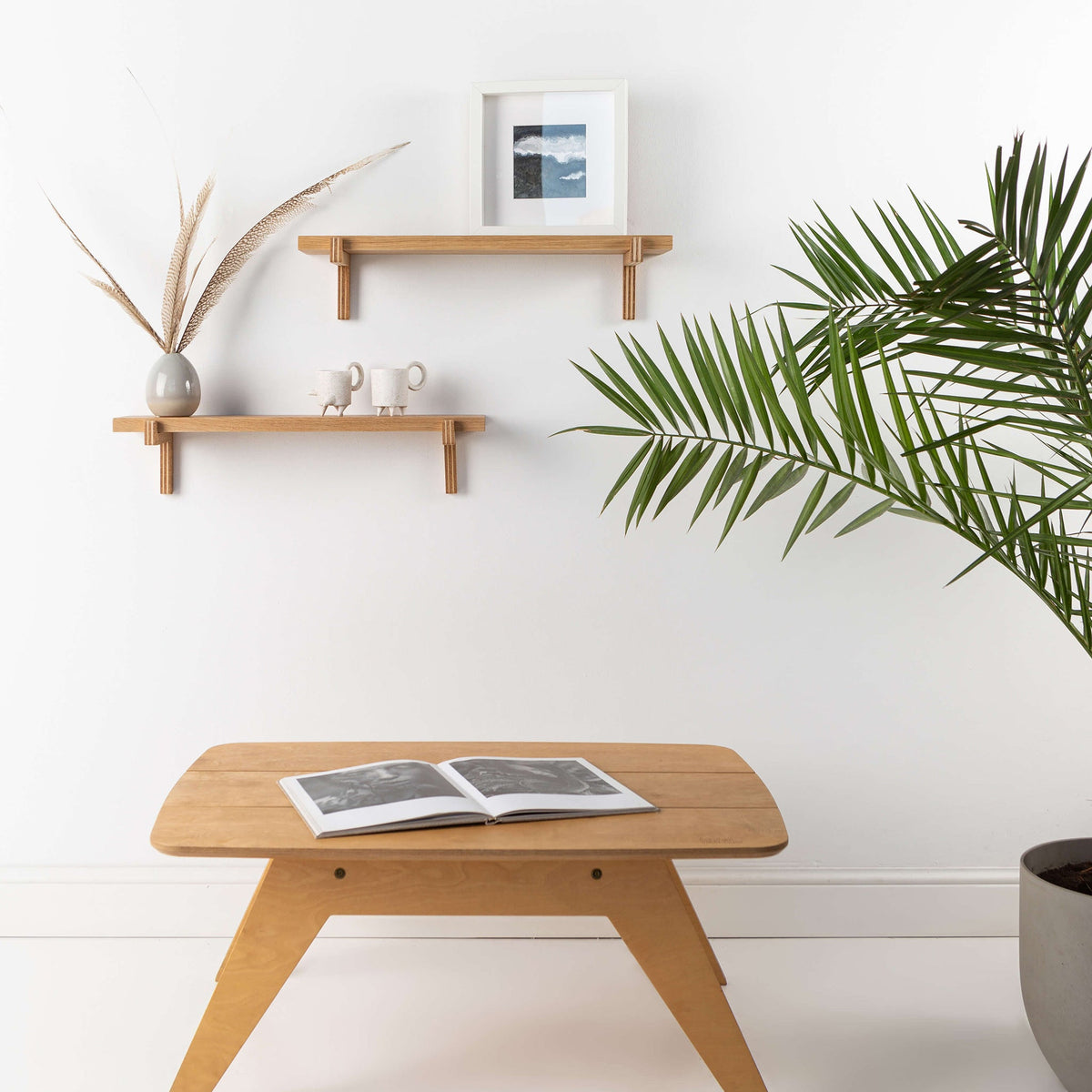 Oak floating wall shelves with wooden holders, photo 5